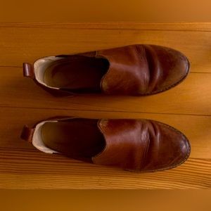 Clarks 7.5 chocolate brown leather booties short boots